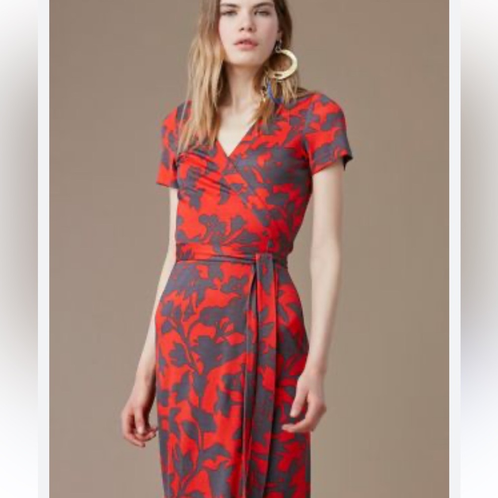 NWOT! DIANE VON FURSTENBERG Julian Short-sleeve Floral Wrap Dress - Size S - Picture 5 of 7